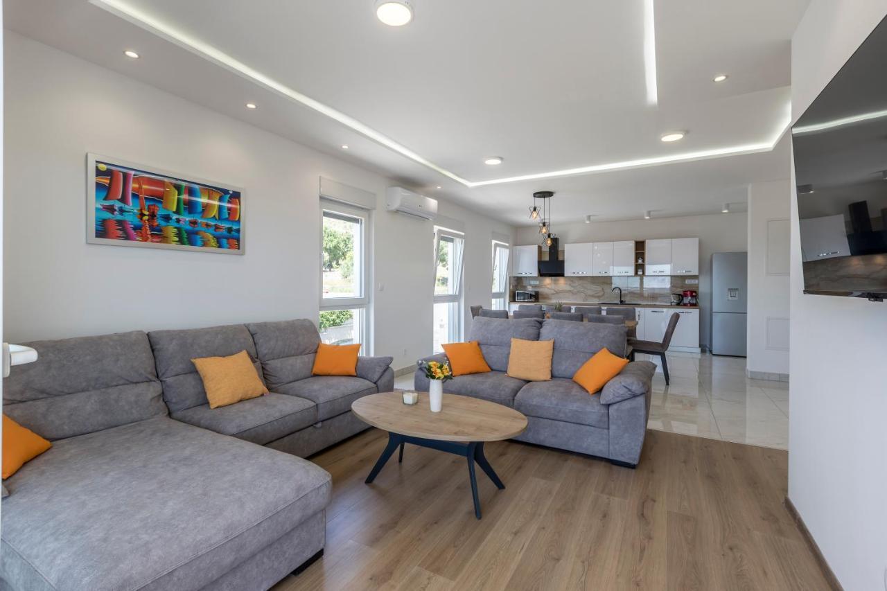Luxury Villa La Nonna Ana - Heated Pool, Sea View, Near Split คาชเตลา ภายนอก รูปภาพ