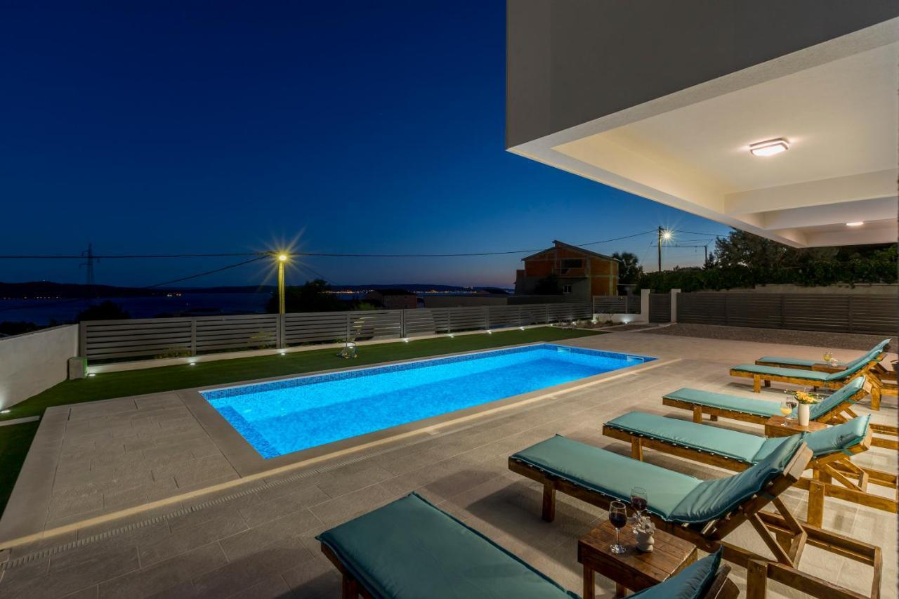 Luxury Villa La Nonna Ana - Heated Pool, Sea View, Near Split คาชเตลา ภายนอก รูปภาพ