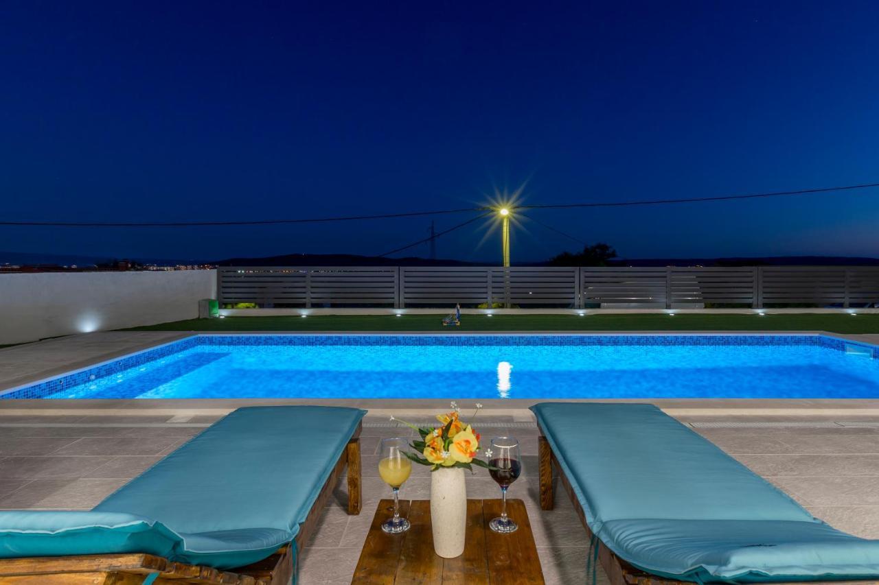 Luxury Villa La Nonna Ana - Heated Pool, Sea View, Near Split คาชเตลา ภายนอก รูปภาพ